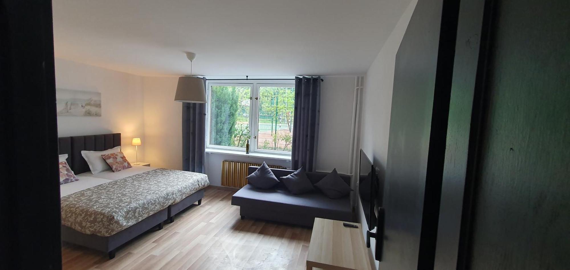 Apartment 31 *