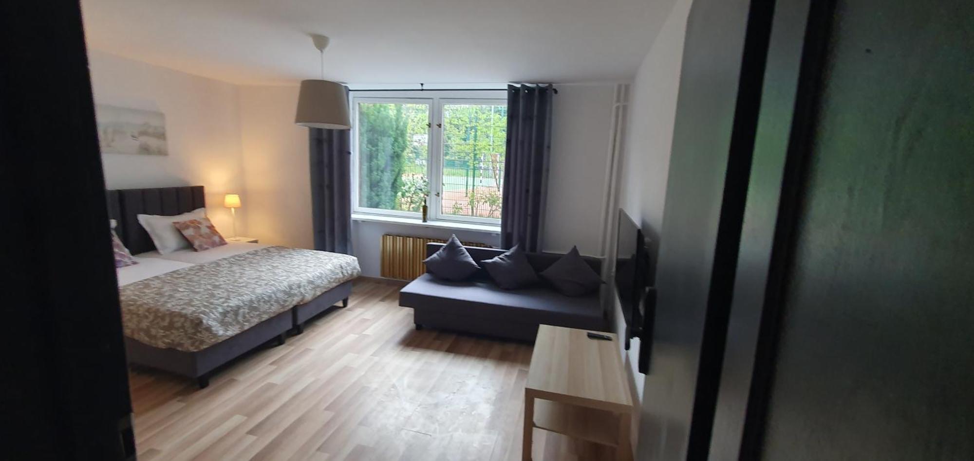Apartment 31 *