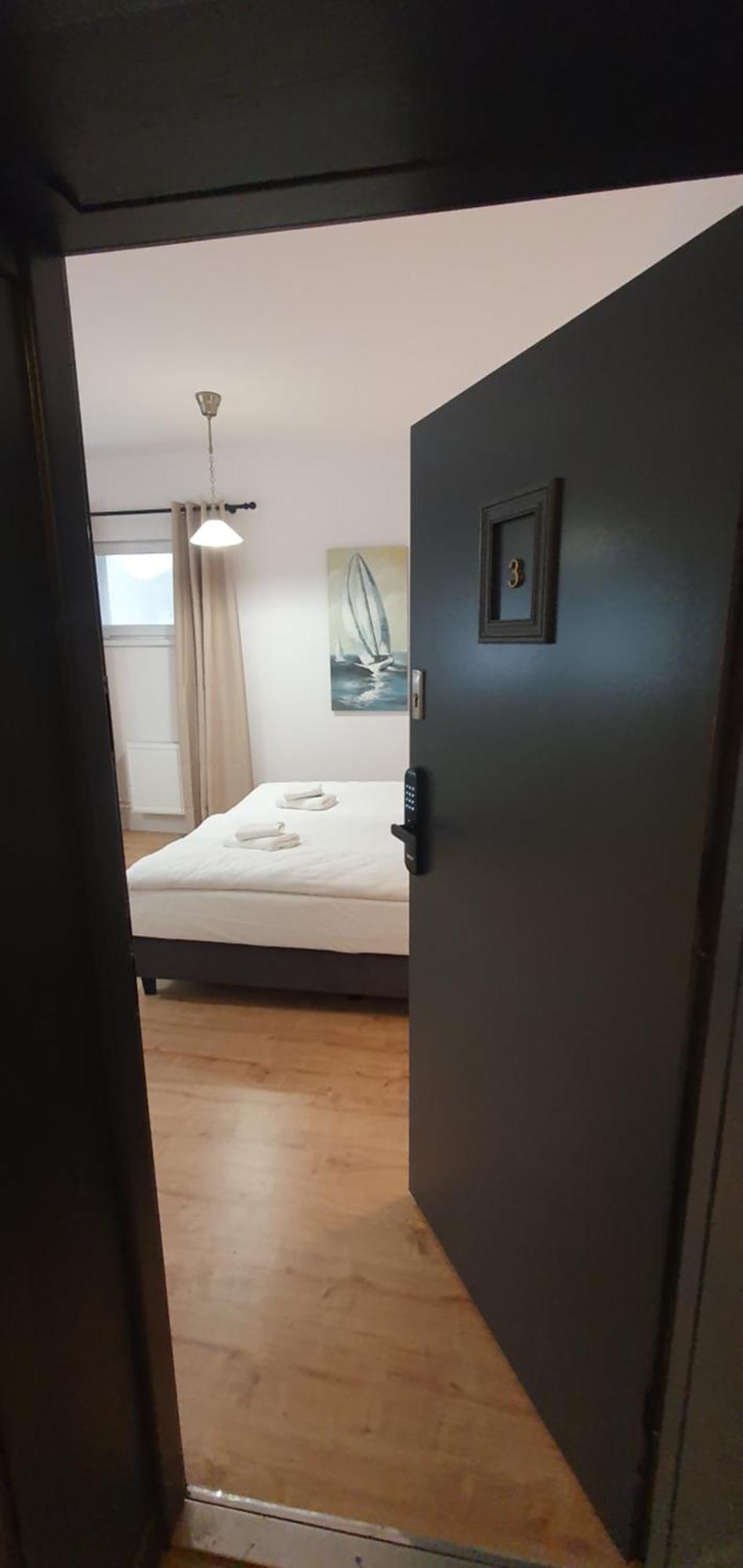 Apartment 31 *